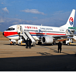 西庆航空货运航空快运业稳步发展的原因是什么？